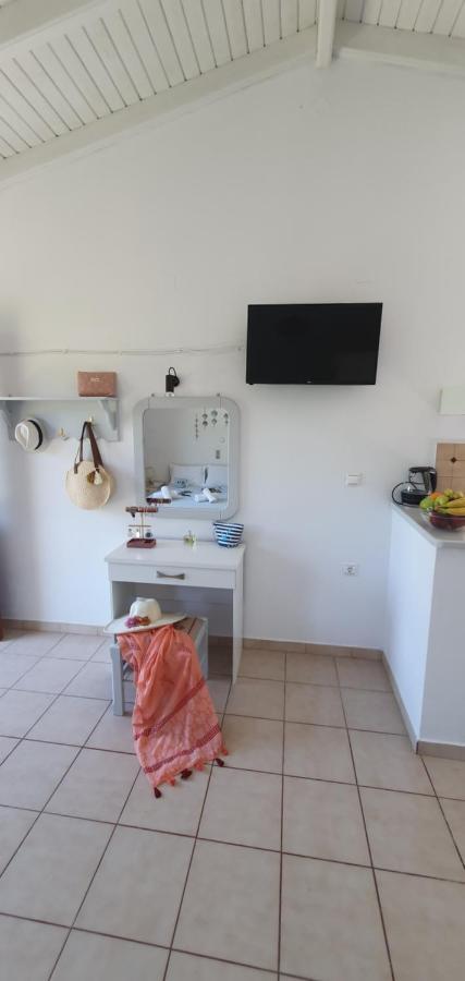 Aphrodite Studios & Apt With Pool Lákka Extérieur photo