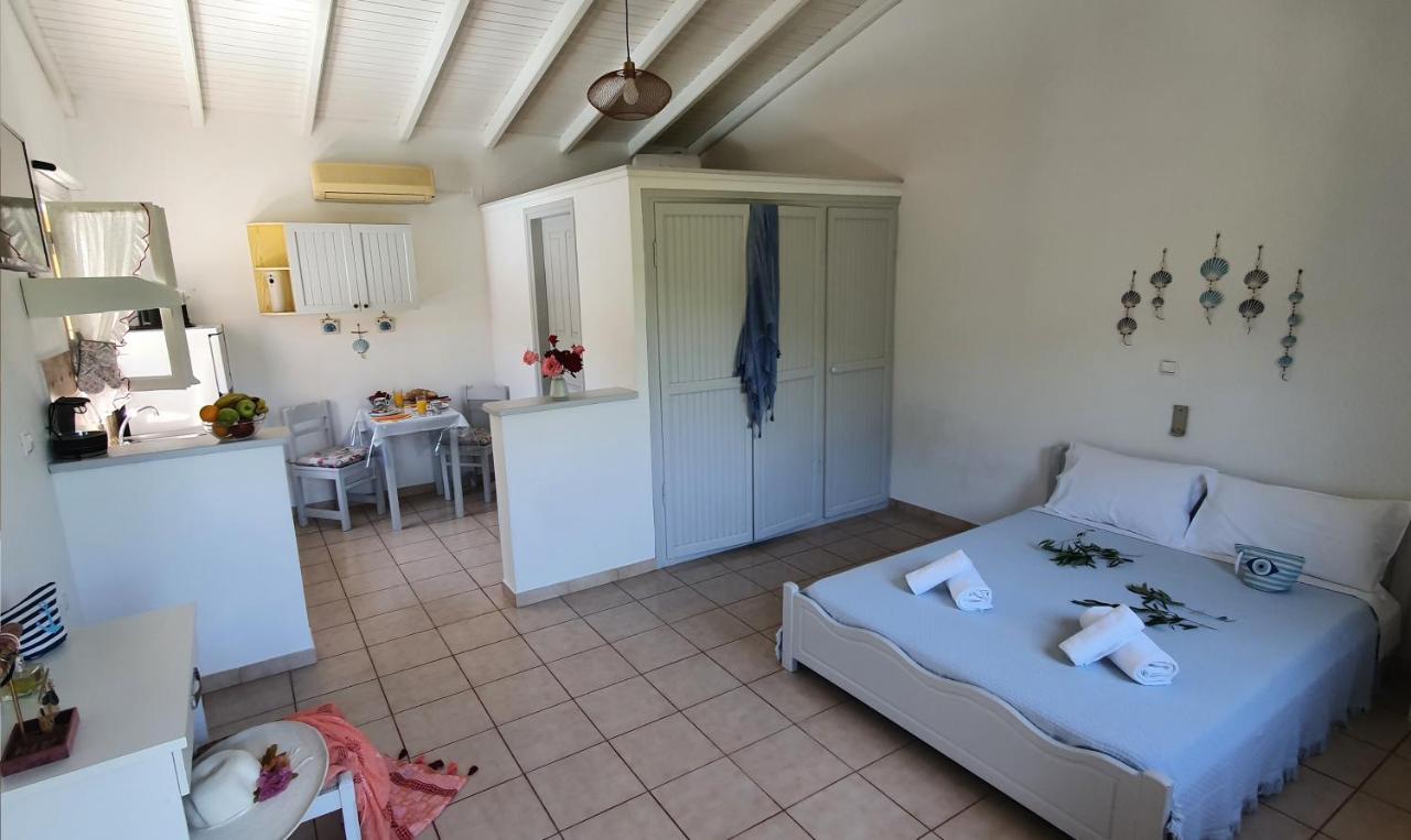 Aphrodite Studios & Apt With Pool Lákka Extérieur photo